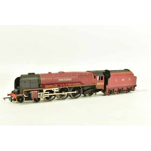 68 - THREE BOXED HORNBY RAILWAYS OO GAUGE DUCHESS CLASS LOCOMOTIVES,  'Duchess of Sutherland' No.6233 (R0... 