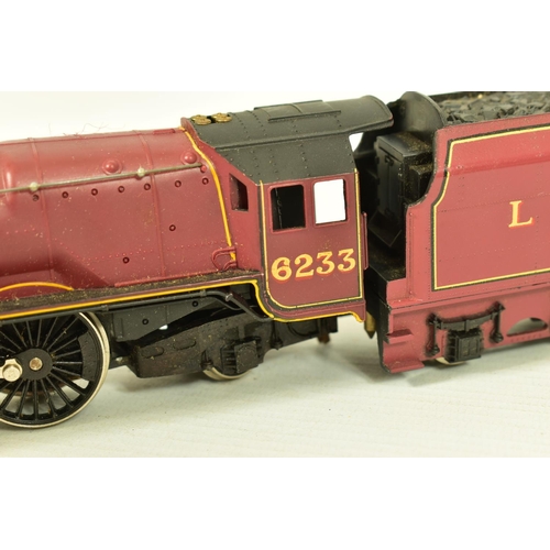 68 - THREE BOXED HORNBY RAILWAYS OO GAUGE DUCHESS CLASS LOCOMOTIVES,  'Duchess of Sutherland' No.6233 (R0... 