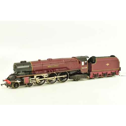 68 - THREE BOXED HORNBY RAILWAYS OO GAUGE DUCHESS CLASS LOCOMOTIVES,  'Duchess of Sutherland' No.6233 (R0... 