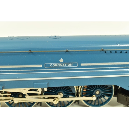 72 - THREE BOXED HORNBY RAILWAYS OO GAUGE PRINCESS AND CORONATION CLASS LOCOMOTIVES, 'The Princess Royal'... 