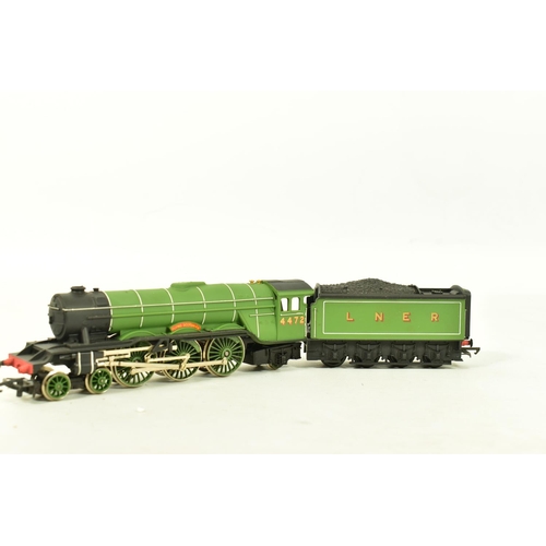 76 - THREE BOXED HORNBY OO GAUGE LOCOMOTIVES OF L.N.E.R. ORIGIN, class B17 'Manchester United' No.2862, (... 