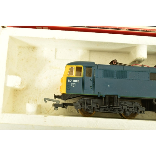 85 - FIVE BOXED LIMA OO GAUGE CLASS 87 LOCOMOTIVES, 3 x 'City of London' No.87 005 (L205125), one with na... 