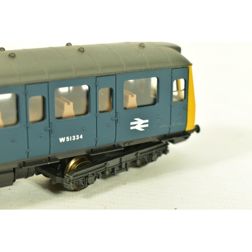 86 - AN UNBOXED LIMA OO GAUGE CLASS 117/2 FOUR CAR D.M.U. SET, comprising power car No.W51334 (L205136), ... 