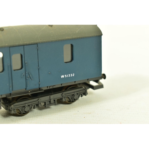 86 - AN UNBOXED LIMA OO GAUGE CLASS 117/2 FOUR CAR D.M.U. SET, comprising power car No.W51334 (L205136), ... 