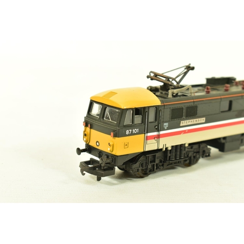 88 - FIVE BOXED LIMA OO GAUGE CLASS 87 LOCOMOTIVES, 'City of Birmingham' No.87 009 (L205195), 'Lord Nelso... 