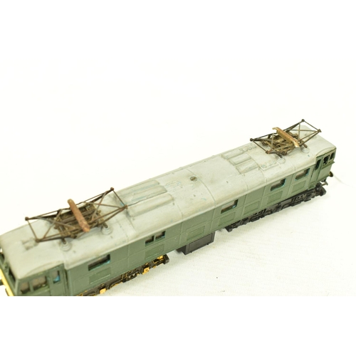 114 - A BOXED TRI-ANG OO GAUGE CLASS EM2 LOCOMOTIVE, has been reasonably repainted from blue to green with... 