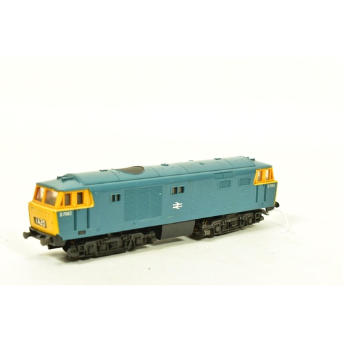 115 - THREE BOXED TRI-ANG HORNBY OO GAUGE CLASS 35 HYMEK LOCOMOTIVES, 3 x No.D7063 and partially repainted... 