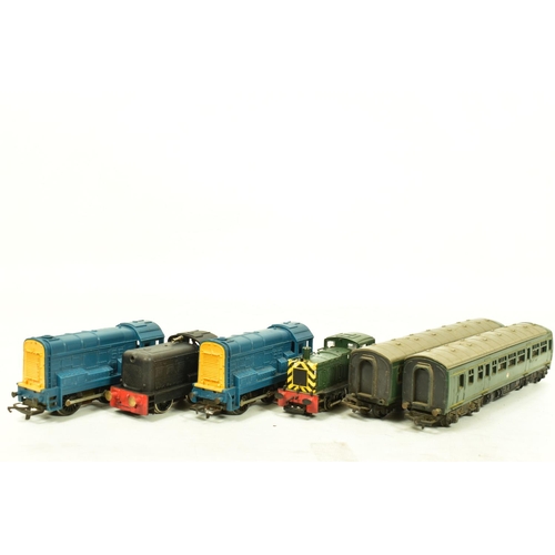 117 - A BOXED TRI-ANG OO GAUGE TWO CAR METRO-CAMMELL D.M.U. SET, motor car No.M79079 and trailer car No.M7... 