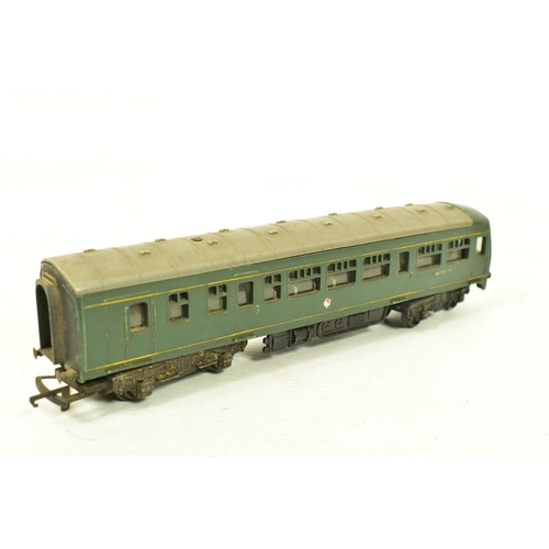 117 - A BOXED TRI-ANG OO GAUGE TWO CAR METRO-CAMMELL D.M.U. SET, motor car No.M79079 and trailer car No.M7... 