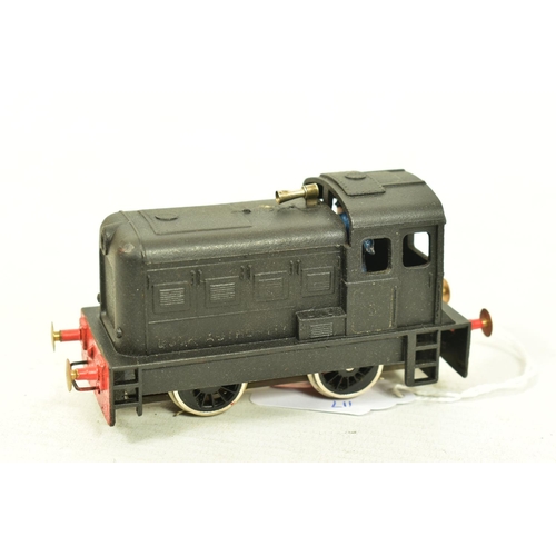 117 - A BOXED TRI-ANG OO GAUGE TWO CAR METRO-CAMMELL D.M.U. SET, motor car No.M79079 and trailer car No.M7... 