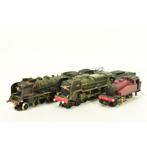 119 - THREE BOXED JOUEF HO GAUGE LOCOMOTIVES, two are S.N.C.F. class 231 locomotives, one in green livery ... 