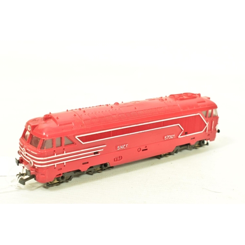 120 - FOUR BOXED HO GAUGE S.N.C.F. LOCOMOTIVES, 2 x Jouef BB No.67001, red livery (P841), BB No.13001, blu... 