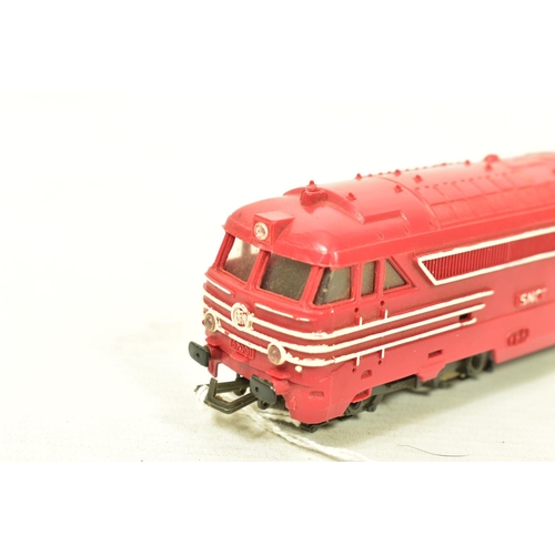 120 - FOUR BOXED HO GAUGE S.N.C.F. LOCOMOTIVES, 2 x Jouef BB No.67001, red livery (P841), BB No.13001, blu... 