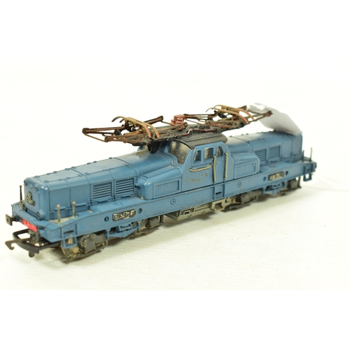 120 - FOUR BOXED HO GAUGE S.N.C.F. LOCOMOTIVES, 2 x Jouef BB No.67001, red livery (P841), BB No.13001, blu... 