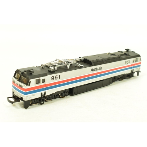 123 - THREE BOXED HO GAUGE AMERICAN LOCOMOTIVES, Bachmann E60P No.951, Amtrak red, blue and silver livery ... 