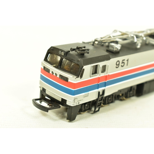 123 - THREE BOXED HO GAUGE AMERICAN LOCOMOTIVES, Bachmann E60P No.951, Amtrak red, blue and silver livery ... 