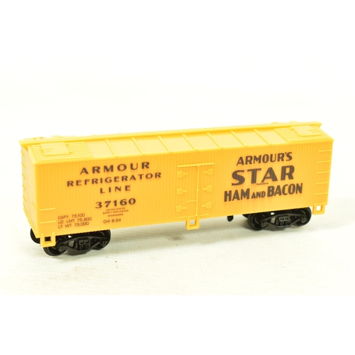 124 - TWO BOXED HO GAUGE RIVAROSSI AMERICAN OUTLINE LOCOMOTIVES, class C 16a, unmarked black livery (1225)... 