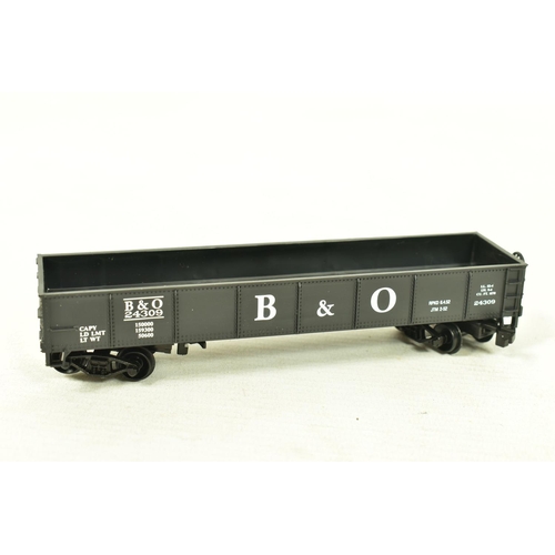 124 - TWO BOXED HO GAUGE RIVAROSSI AMERICAN OUTLINE LOCOMOTIVES, class C 16a, unmarked black livery (1225)... 