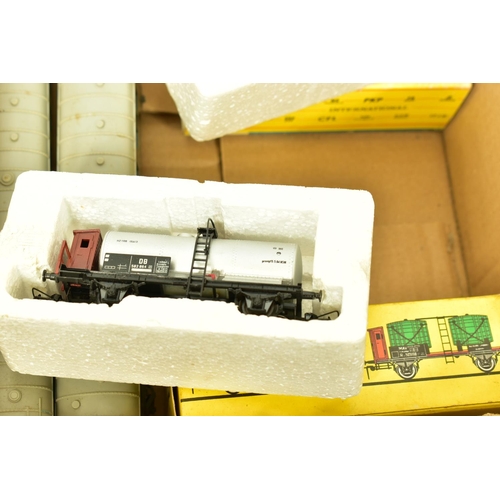 127 - FOUR BOXED HO GAUGE TANK LOCOMOTIVES, assorted continental outline examples by Rivarossi, Electrotre... 