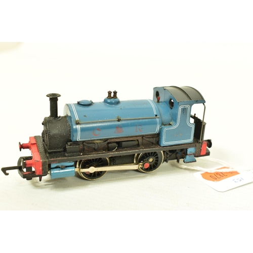 153 - FIVE BOXED HORNBY OO GAUGE CLASS 0F PUG SADDLE TANK LOCOMOTIVES, 2 x No.270, C.R. blue livery (R057)... 