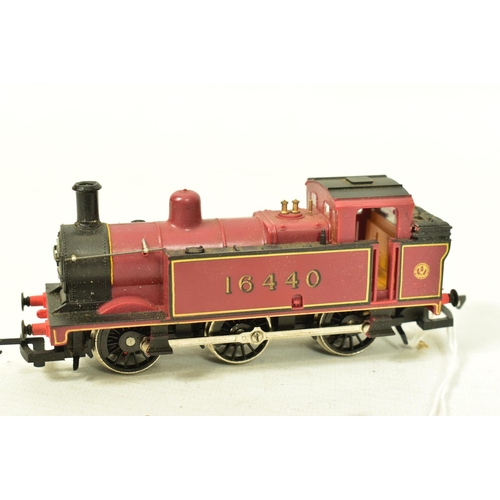 155 - EIGHT BOXED HORNBY OO GAUGE CLASS 3F JINTY TANK LOCOMOTIVES, all are No.16440, L.M.S. lined maroon l... 