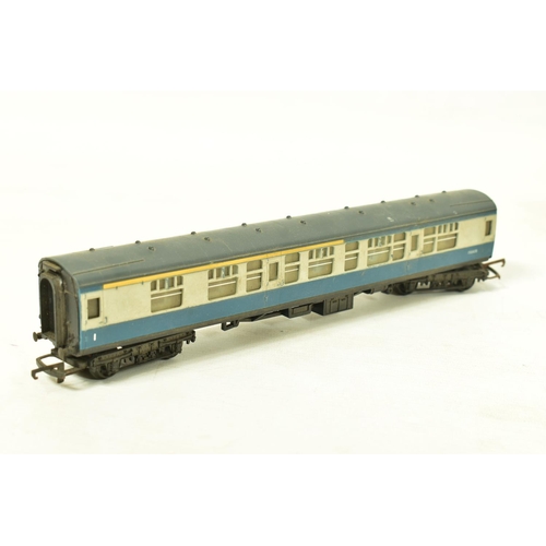 156 - A QUANTITY OF UNBOXED AND ASSORTED MK.I AND MK.II COACHING STOCK, assorted models by Tri-ang, Hornby... 