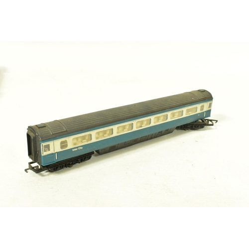 157 - A QUANTITY OF UNBOXED AND ASSORTED HORNBY OO GAUGE HST INTERCITY 125 MK.III COACHING STOCK, assorted... 