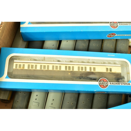 158 - A QUANTITY OF BOXED AND UNBOXED OO GAUGE COACHING STOCK, to include boxed Airfix G.W.R. Auto Coach, ... 