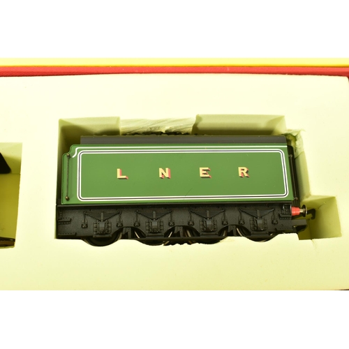 162 - TWO BOXED HORNBY RAILWAYS OO GAUGE CLASS A3 'FLYING SCOTSMAN' LOCOMOTIVES, both No.4472, L.N.E.R. li... 