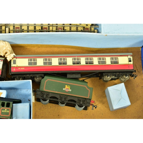 171 - TWO BOXED HORNBY DUBLO TRAIN SETS, 'Duchess of Montrose', No.EDP12, comprising Duchess class locomot... 