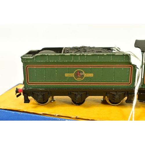 172 - A BOXED HORNBY DUBLO CASTLE CLASS LOCOMOTIVE, 'Bristol Castle' No.7013, B.R. green livery (EDLT20), ... 