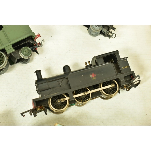 175 - A QUANTITY OF MAINLY UNBOXED HORNBY DUBLO LOCOMOTIVES AND ROLLING STOCK, locomotives are class N2 ta... 