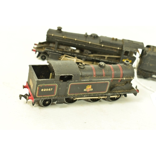 178 - AN UNBOXED HORNBY DUBLO CLASS 8F LOCOMOTIVE AND TENDER, No.48158, B.R. black livery (LT25/3225), wit... 