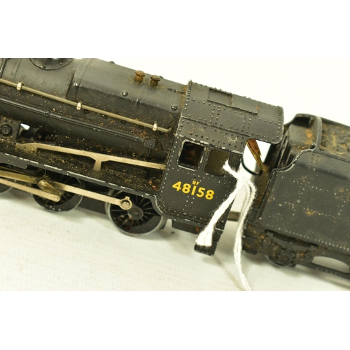 178 - AN UNBOXED HORNBY DUBLO CLASS 8F LOCOMOTIVE AND TENDER, No.48158, B.R. black livery (LT25/3225), wit... 