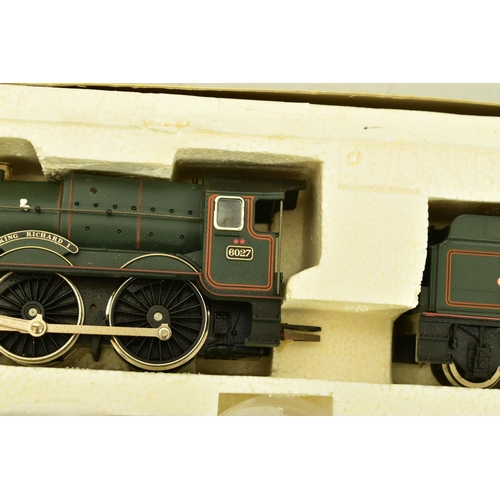 184 - A PART BOXED HORNBY RAILWAYS OO GAUGE TORBAY EXPRESS TRAIN PACK, comprising King class locomotive 'K... 