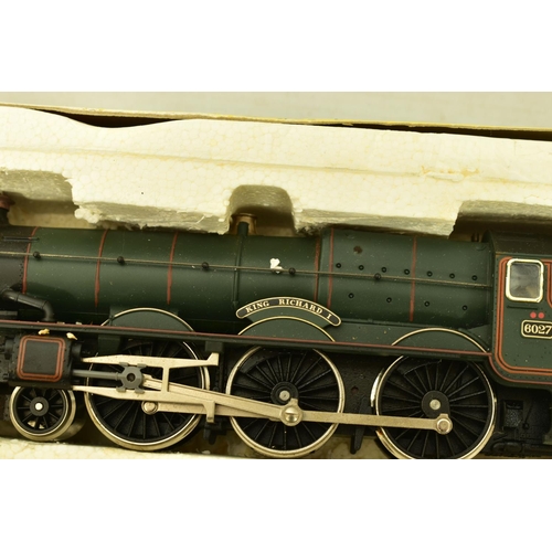 184 - A PART BOXED HORNBY RAILWAYS OO GAUGE TORBAY EXPRESS TRAIN PACK, comprising King class locomotive 'K... 