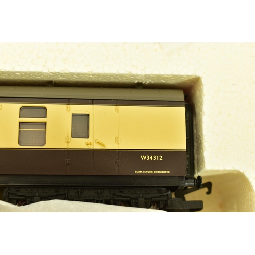 184 - A PART BOXED HORNBY RAILWAYS OO GAUGE TORBAY EXPRESS TRAIN PACK, comprising King class locomotive 'K... 