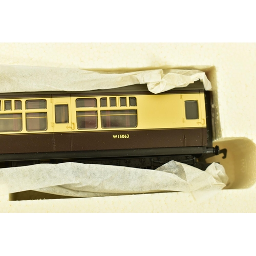 184 - A PART BOXED HORNBY RAILWAYS OO GAUGE TORBAY EXPRESS TRAIN PACK, comprising King class locomotive 'K... 