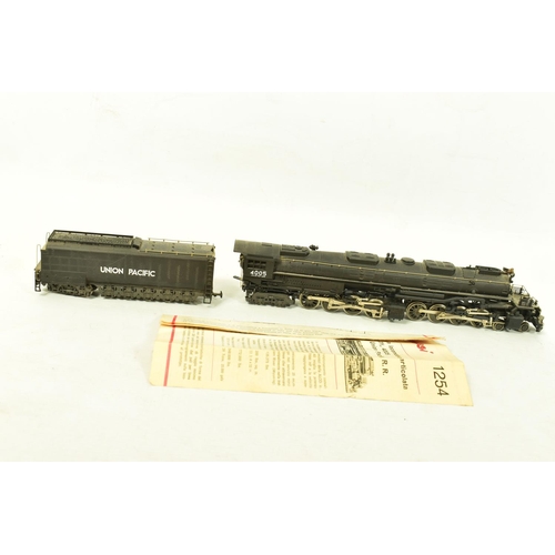 185 - A BOXED RIVAROSSI HO GAUGE 4-8-8-4 'BIG BOY' LOCOMOTIVE, No.4005, Union Pacific black livery (1254),... 