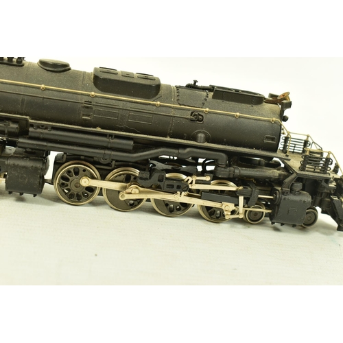 185 - A BOXED RIVAROSSI HO GAUGE 4-8-8-4 'BIG BOY' LOCOMOTIVE, No.4005, Union Pacific black livery (1254),... 