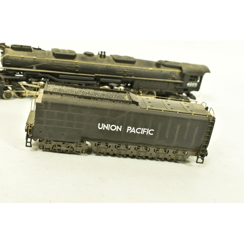 185 - A BOXED RIVAROSSI HO GAUGE 4-8-8-4 'BIG BOY' LOCOMOTIVE, No.4005, Union Pacific black livery (1254),... 