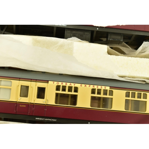 188 - A BOXED HORNBY RAILWAYS OO GAUGE TORBAY EXPRESS LIMITED EDITION GREAT BRITISH TRAIN PACK, No.R2090, ... 