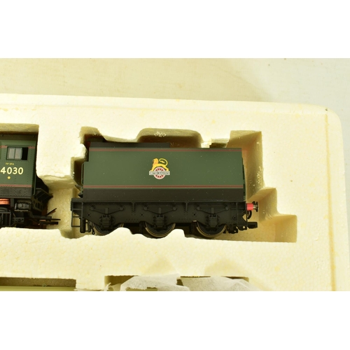 190 - A BOXED HORNBY RAILWAYS OO GAUGE DEVON BELLE LIMITED EDITION GREAT BRITISH TRAIN PACK, No.R2568, com... 