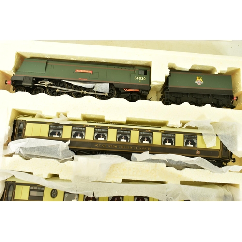 190 - A BOXED HORNBY RAILWAYS OO GAUGE DEVON BELLE LIMITED EDITION GREAT BRITISH TRAIN PACK, No.R2568, com... 