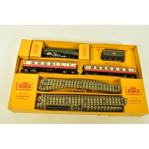 191 - A BOXED HORNBY DUBLO SILVER KING TRAIN SET, No.EDP15, comprising A4 class locomotive 'Silver King' N... 