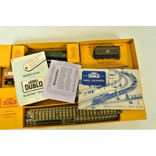 191 - A BOXED HORNBY DUBLO SILVER KING TRAIN SET, No.EDP15, comprising A4 class locomotive 'Silver King' N... 