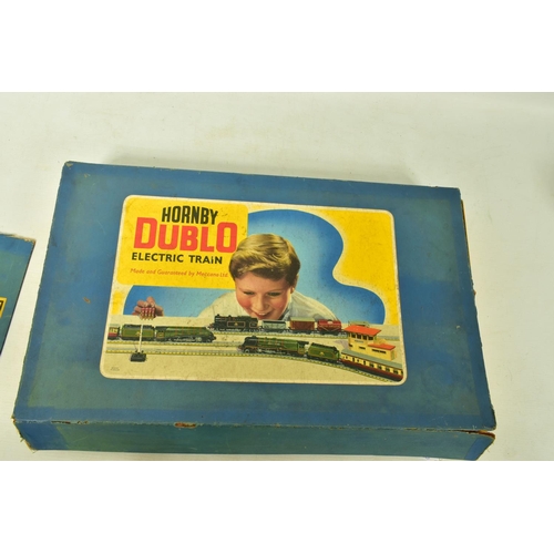 191 - A BOXED HORNBY DUBLO SILVER KING TRAIN SET, No.EDP15, comprising A4 class locomotive 'Silver King' N... 