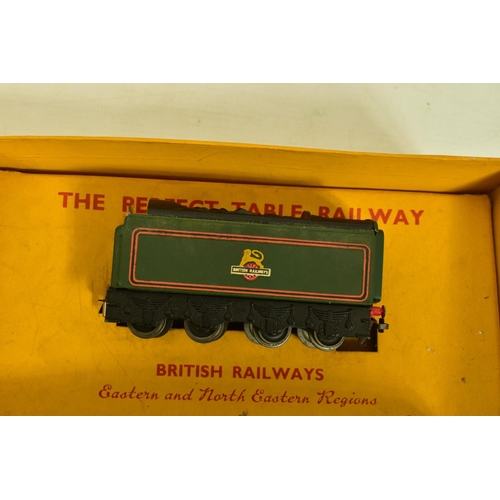 191 - A BOXED HORNBY DUBLO SILVER KING TRAIN SET, No.EDP15, comprising A4 class locomotive 'Silver King' N... 