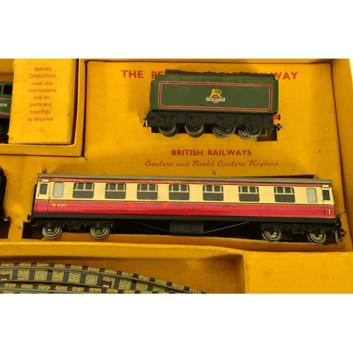 191 - A BOXED HORNBY DUBLO SILVER KING TRAIN SET, No.EDP15, comprising A4 class locomotive 'Silver King' N... 