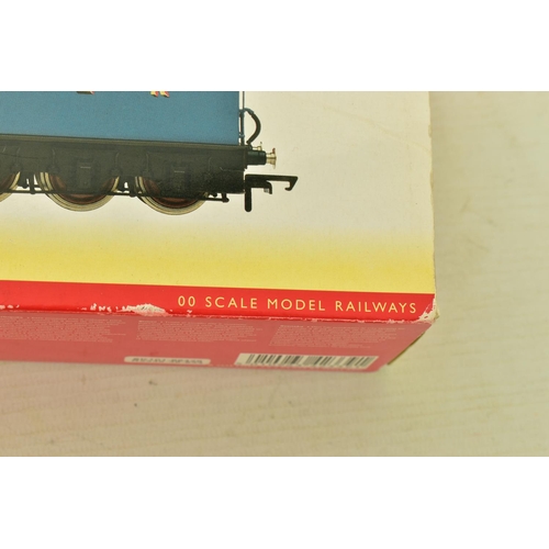 192 - A BOXED HORNBY RAILWAYS OO GAUGE A4 CLASS LOCOMOTIVE AND TENDER, 'Mallard' No.4468, L.N.E.R. blue li... 